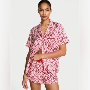 NWT Victoria’s Secret Satin Short Pajama Set Lipstick Scattered Hearts SZ SMALL